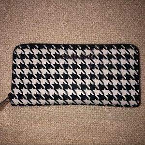 Michael Kors Houndstooth Wallet
